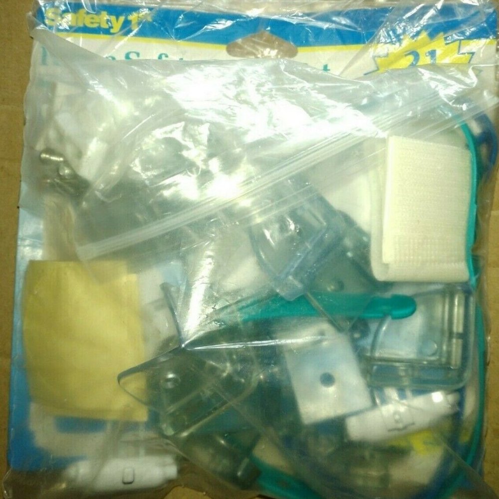 Vintage Safety 1st Child Proofing Home Safety Starter Kit Baby Locks 44+ Pieces